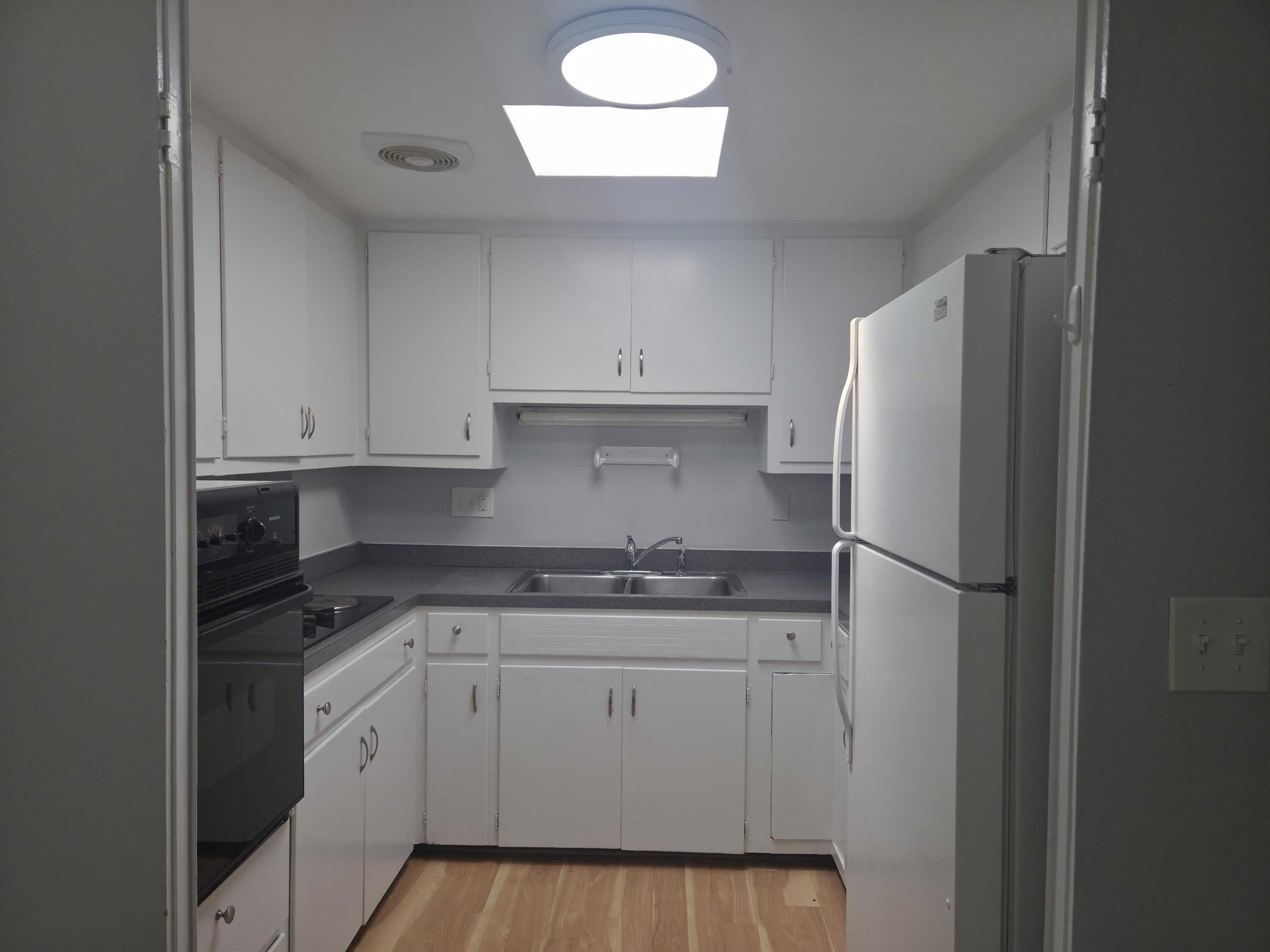 765 Douglas Street – photo 3