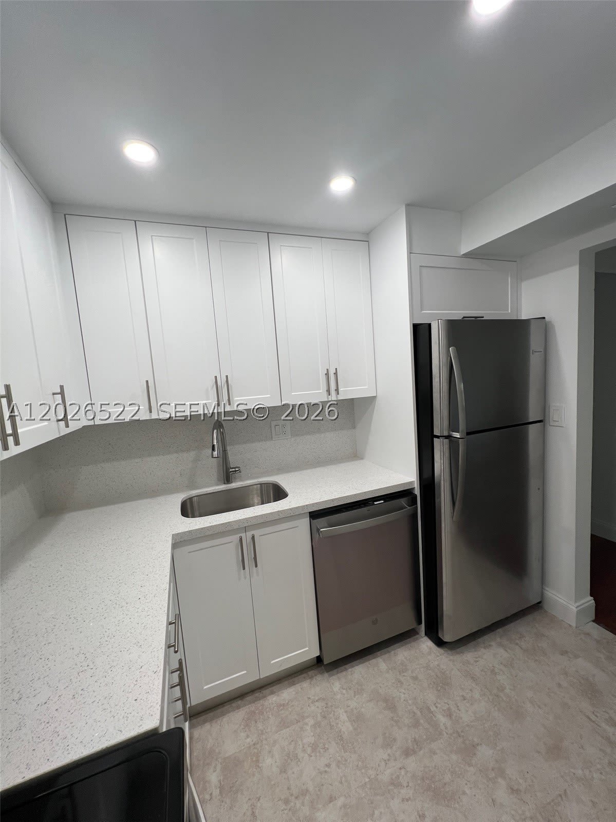 10415 N Kendall Dr – photo 3