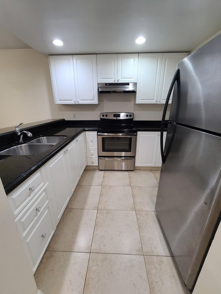 1547 Lake Crystal Dr – photo 4