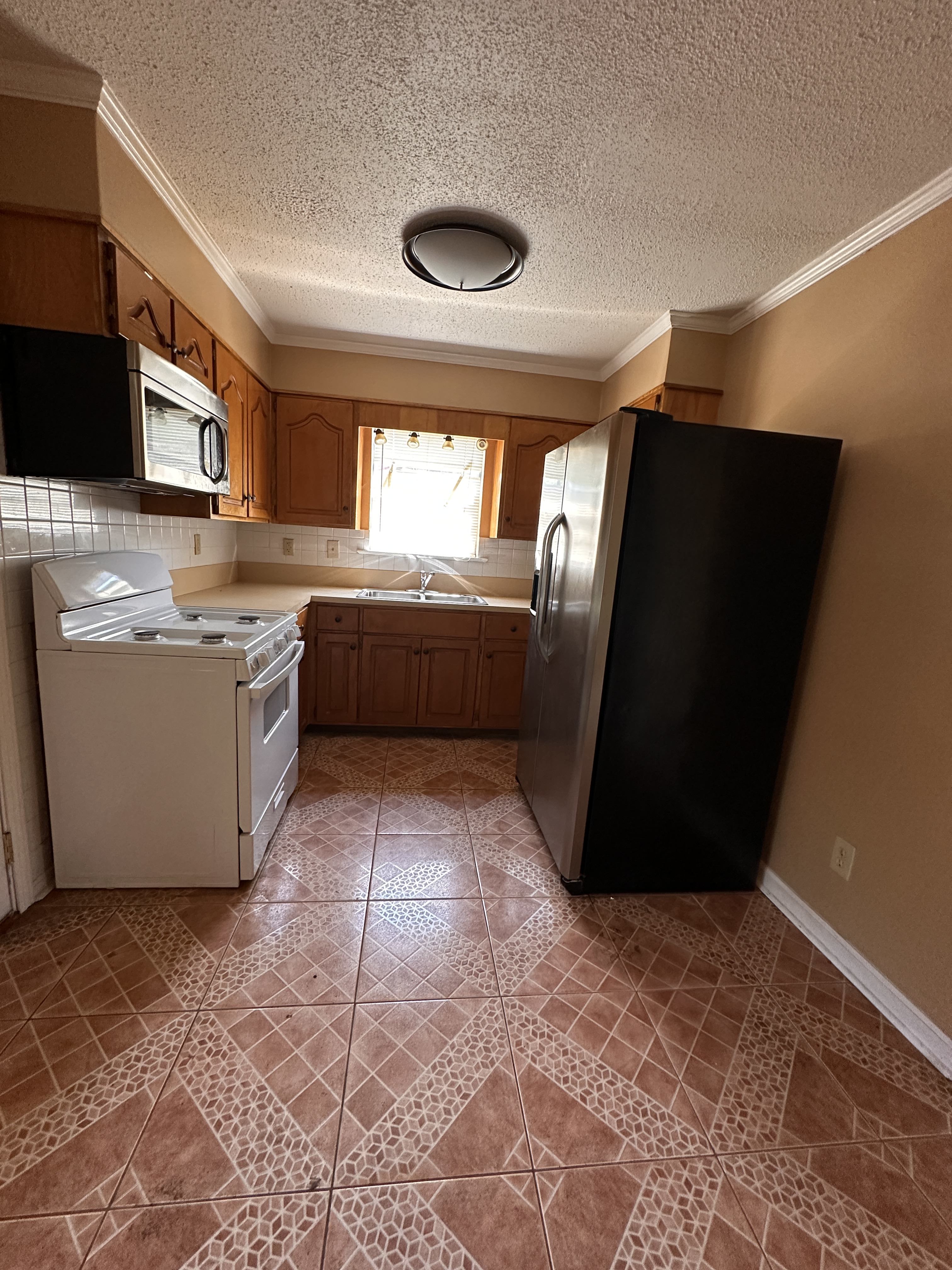 849 Alma Dr – photo 2