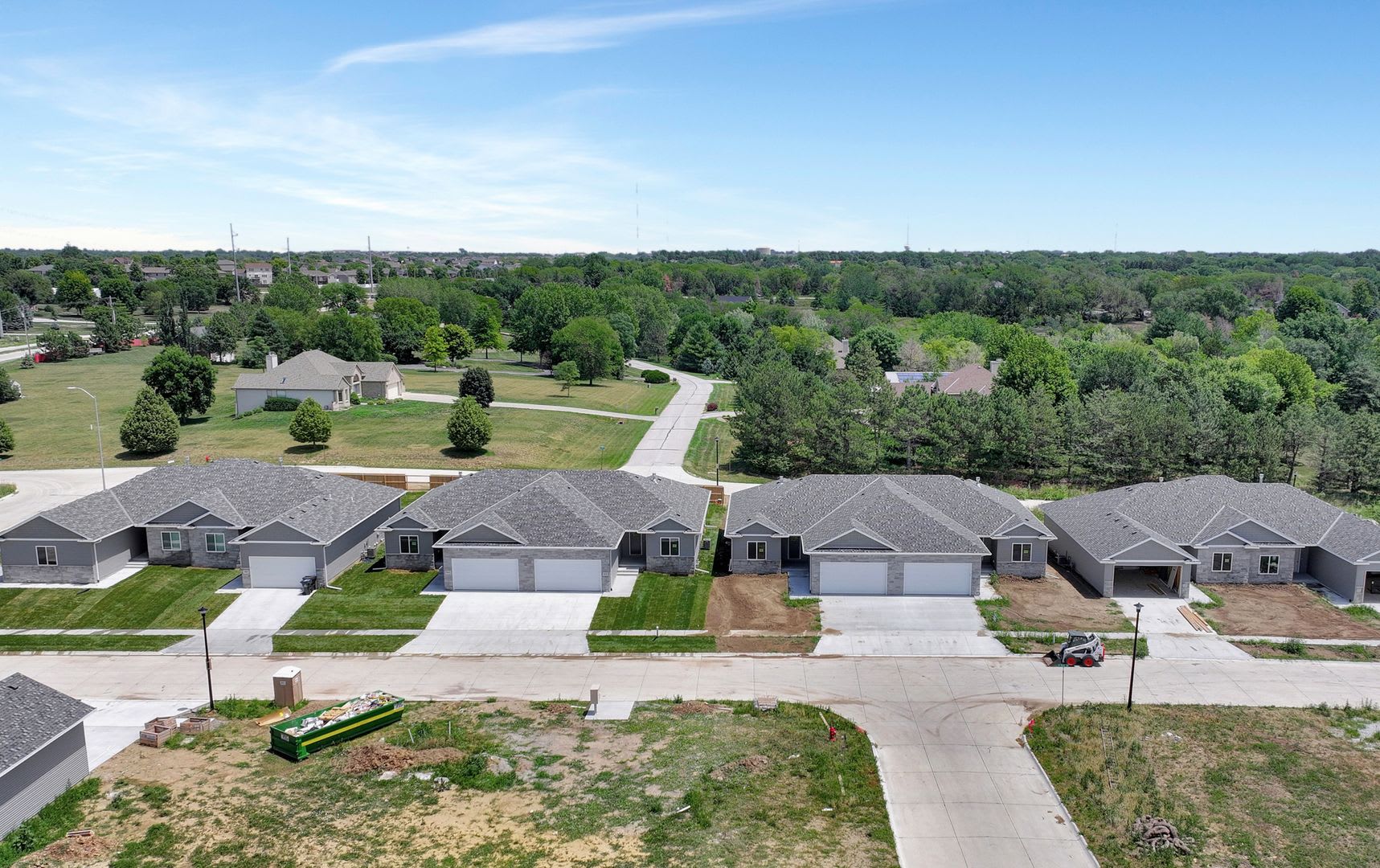 August Special!!! Luxury Townhome – photo 2