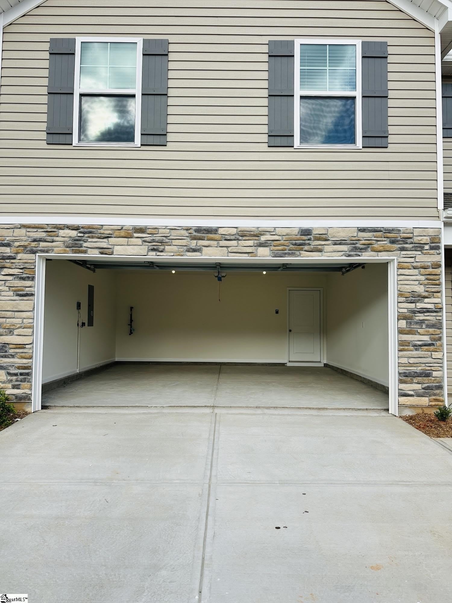 6079 Willutuck Drive – photo 2