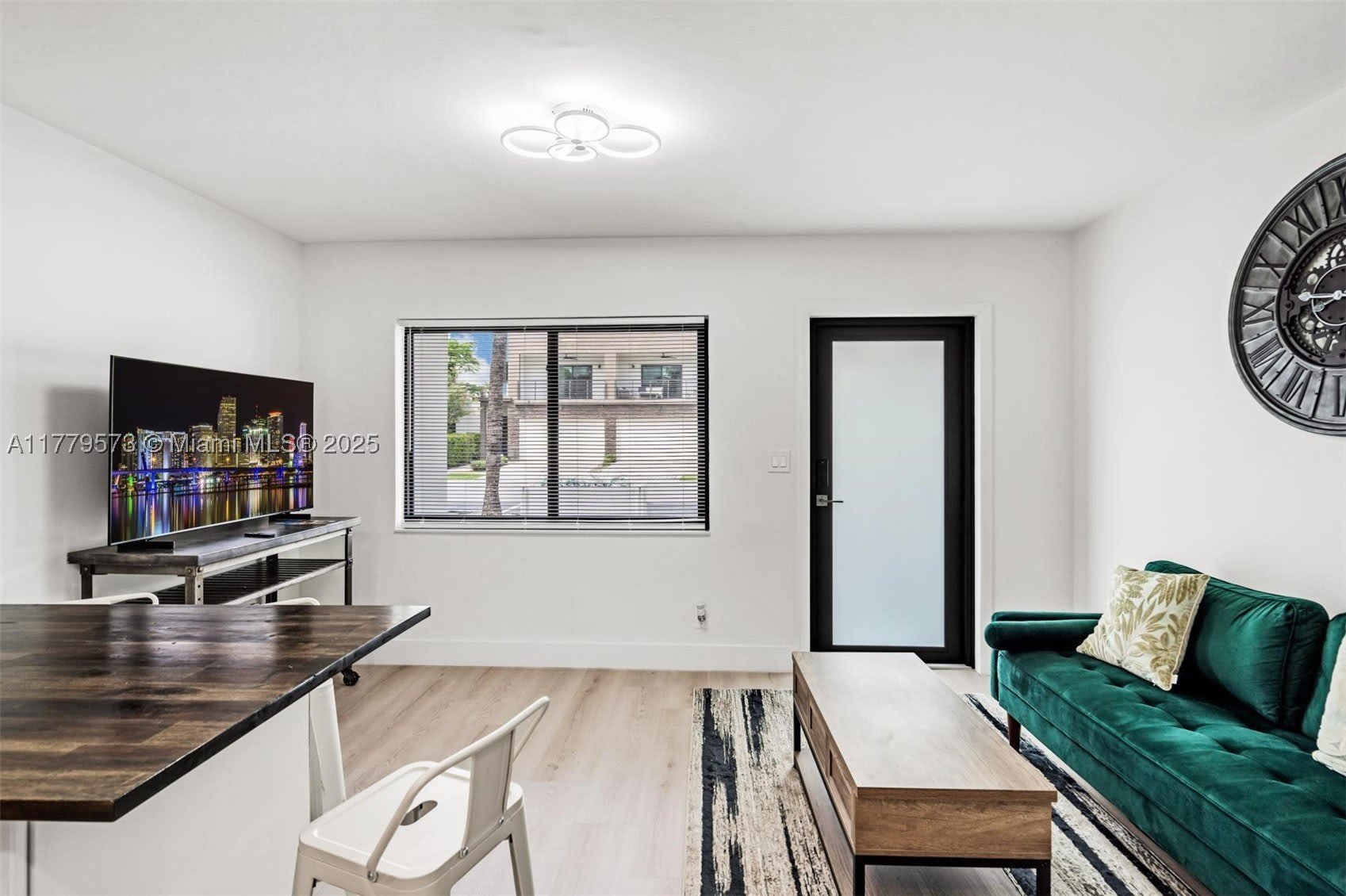 1630 Sw 4Th Ave – photo 4