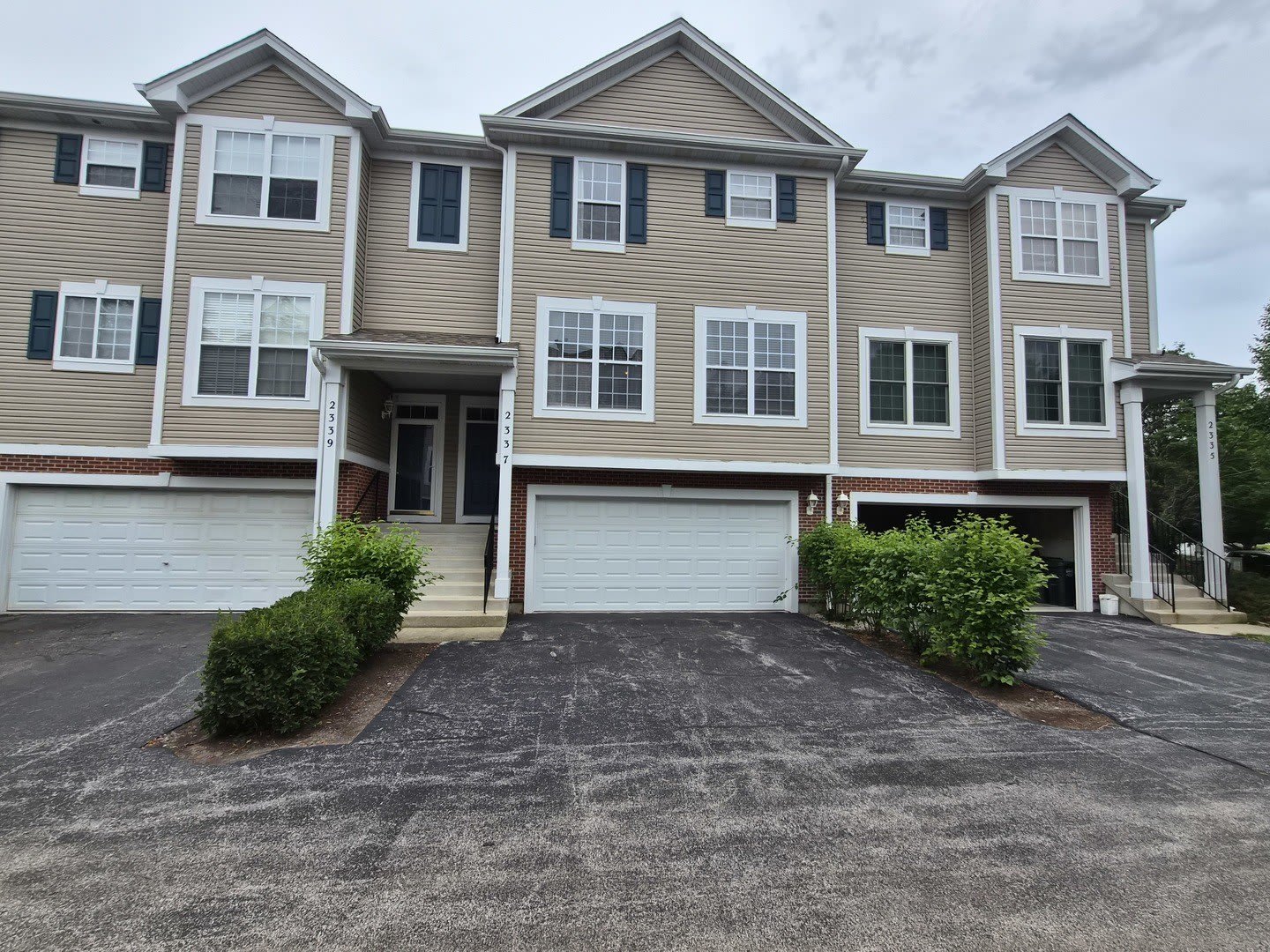 2337 Hudson Circle – photo 1