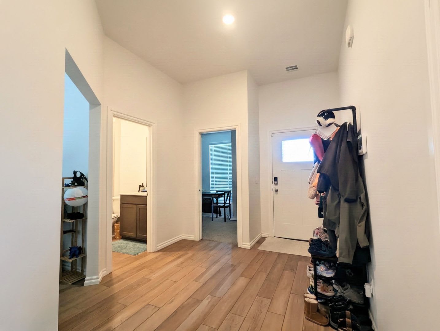 Beautiful 4-Bedroom Yukon Home with Study, 3 Full Baths & Fenced Backyard – photo 2