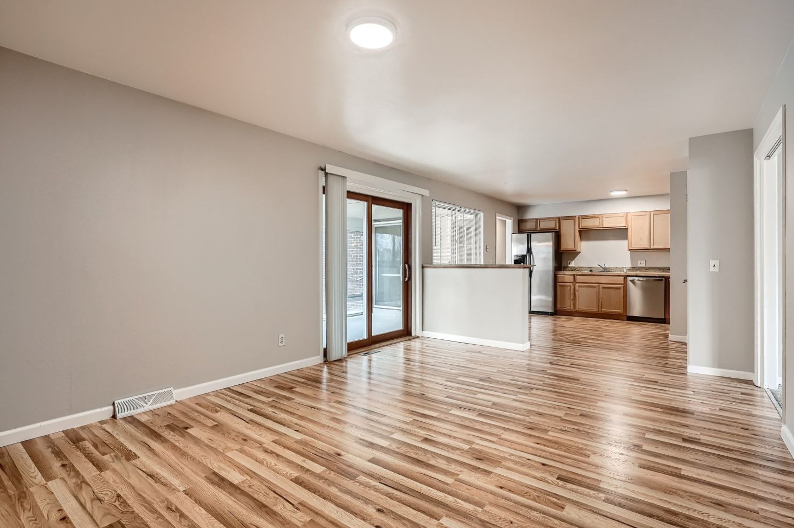 4 Weeks Free Rent Free 55 Tv If Moved In By 8 31 Spacious 4Bd 3Ba Home With A C Large Yard Enclosed Patio 2 Car Garage In Southeast Denver – photo 5