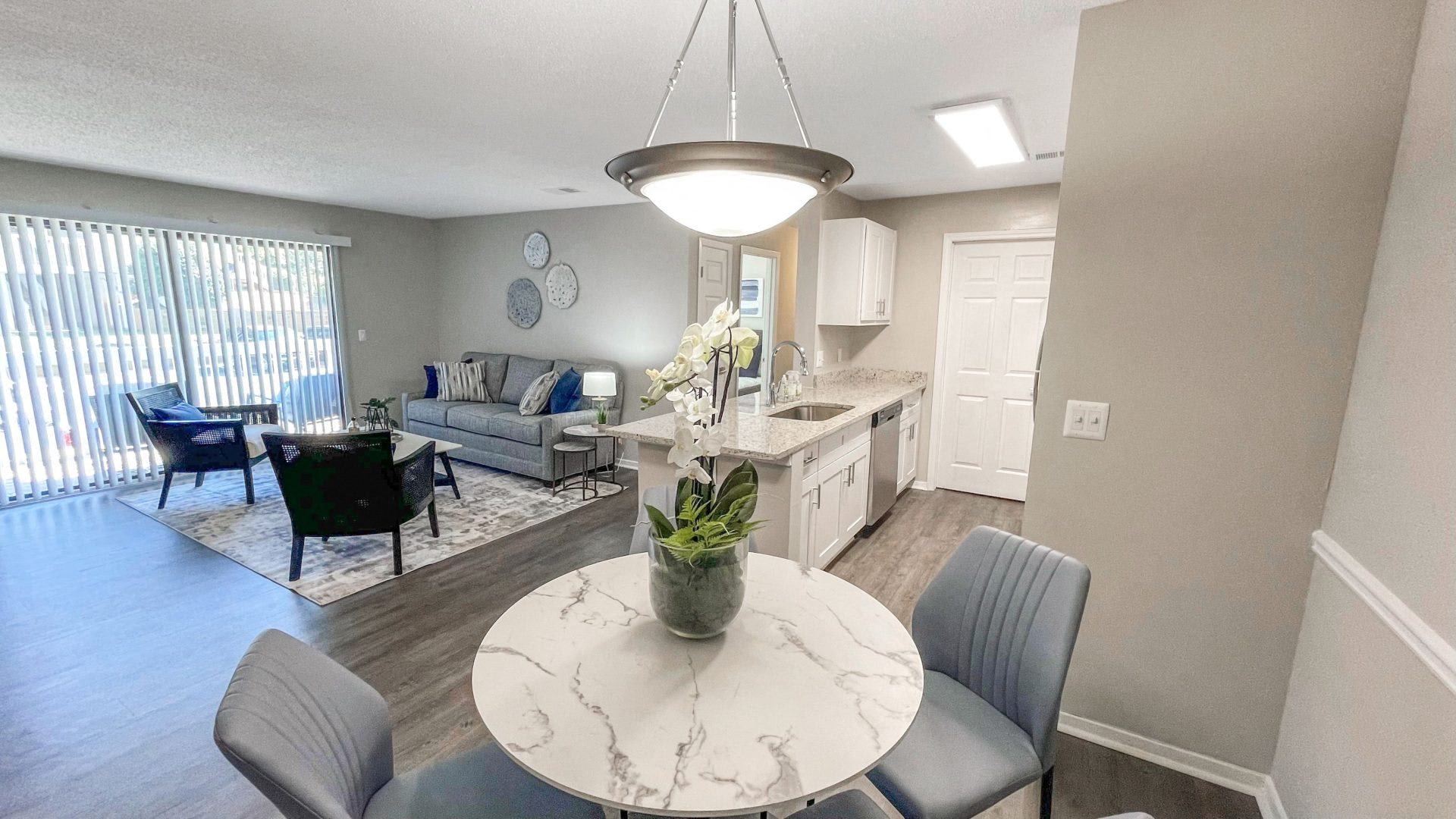 1 Park Central Apartments – photo 3