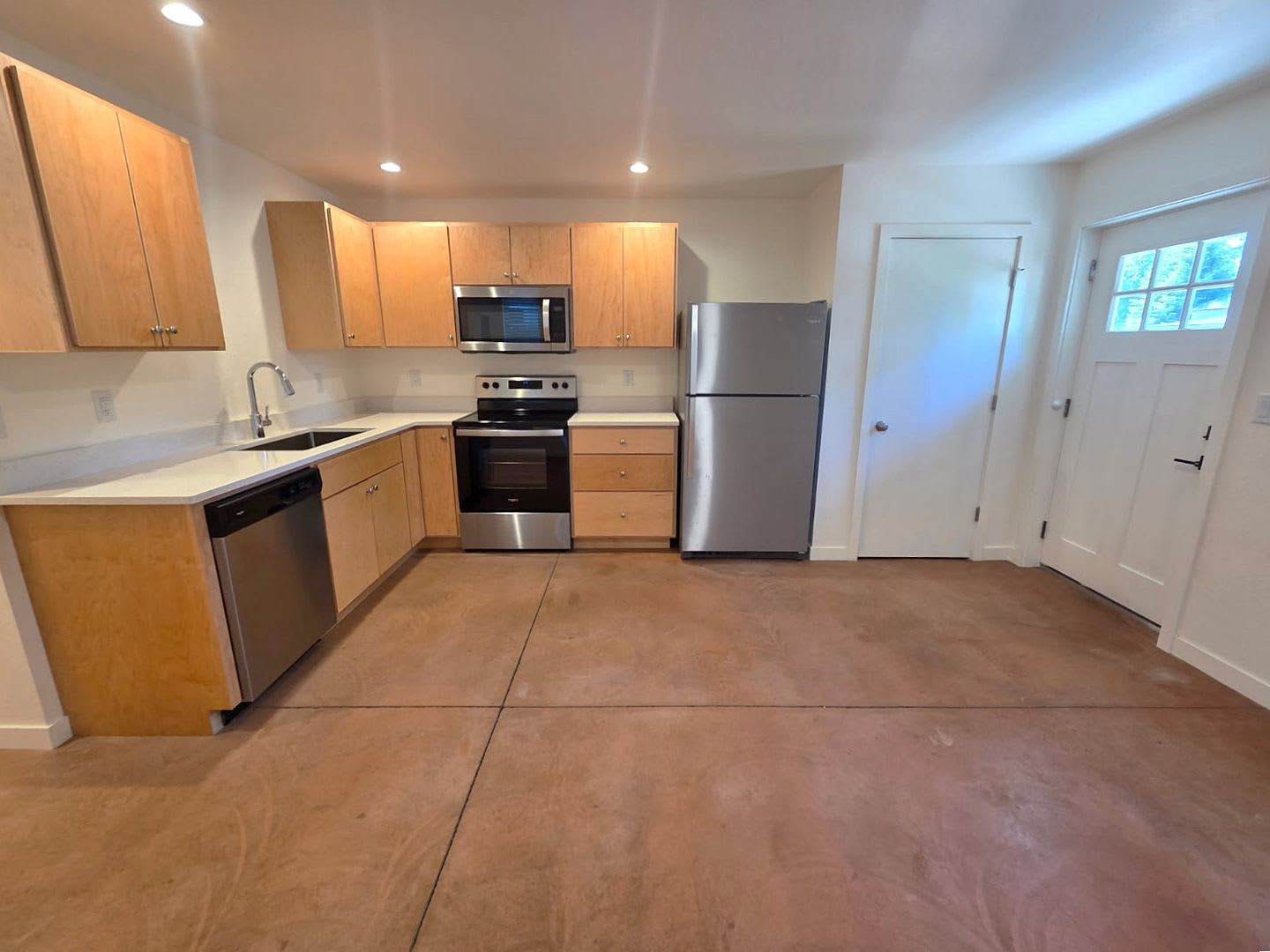 Brand new one bedroom apartment in Central Medford – photo 2