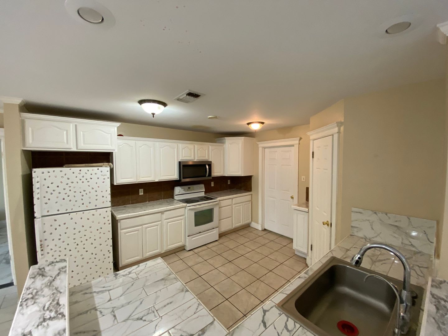 Discover Your Perfect 3 Bedroom 2 Bath Home In The Bluffs – photo 4