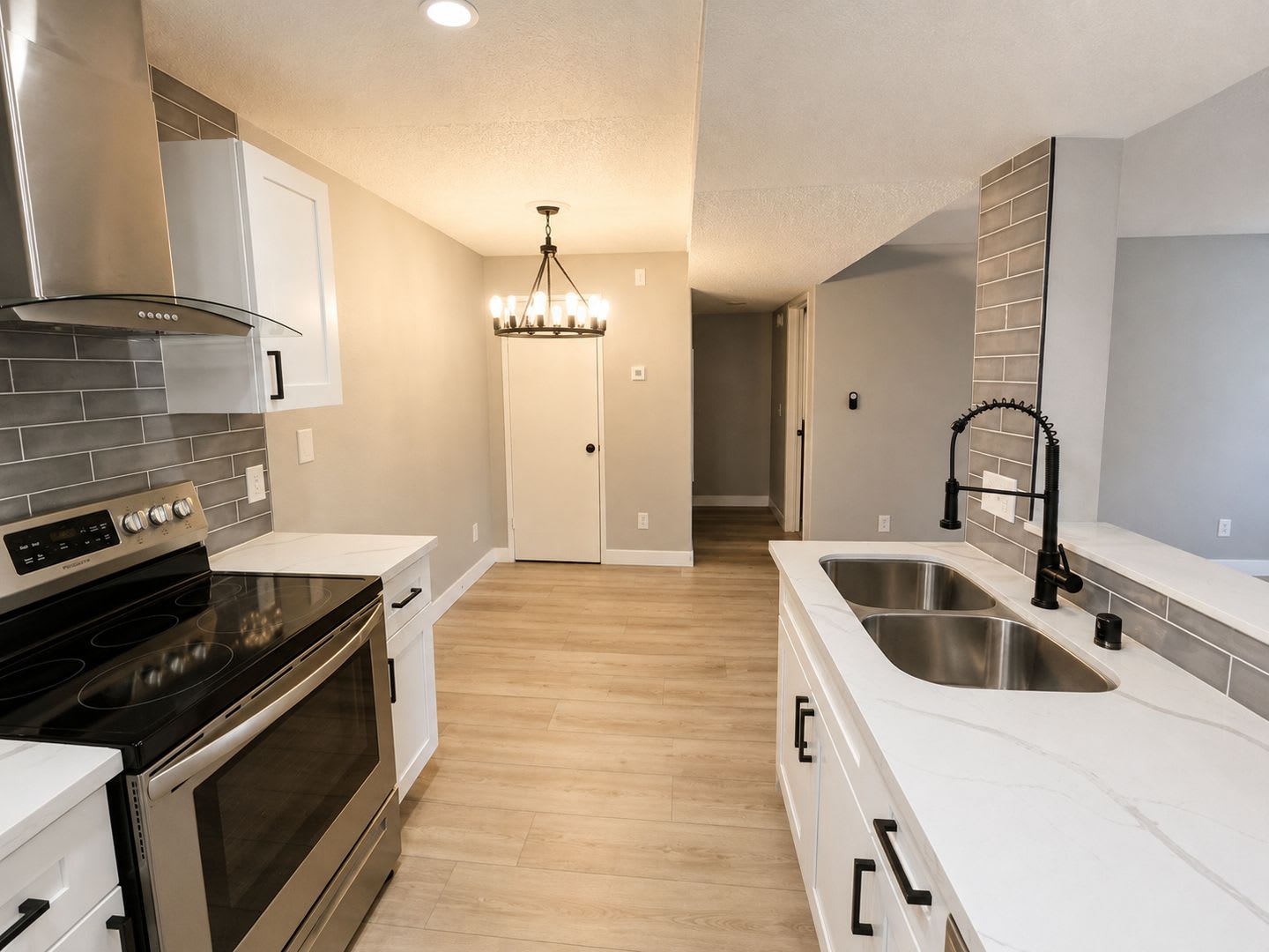 Truly Amazing 2nd floor unit. – photo 5