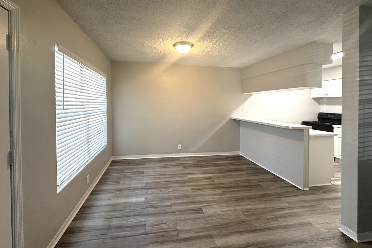 Updated 2 Bedroom 1 Bathroom Home – photo 3