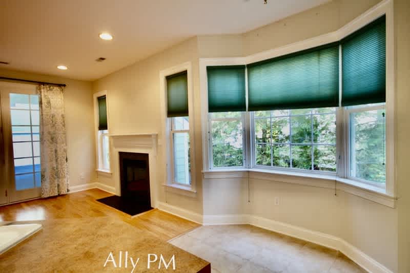 1892 Clay Drive – photo 5