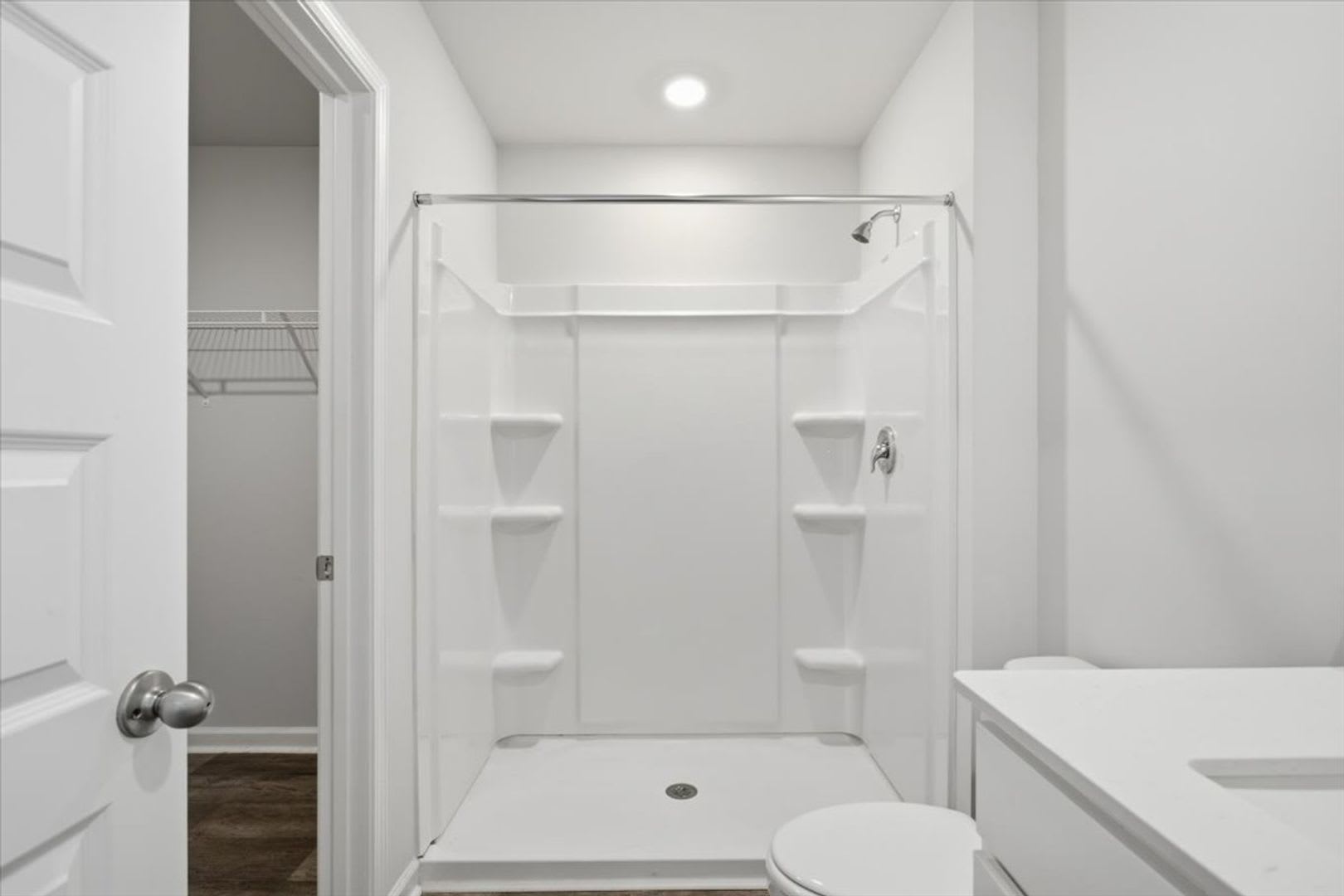 3 Bedrooms 2 Bathrooms 2 Car Garage Pet Friendly – photo 3