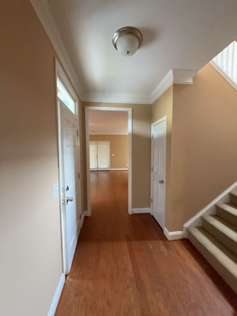 Stunning 3-Bedroom Home Near Downtown Columbia – Balcony Views, Hardwood Floors & More! – photo 2