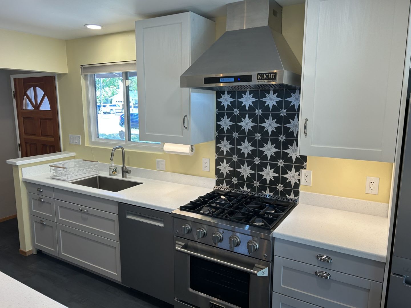 Lovely 4 Bedroom 2 Bath Vintage Home – photo 4