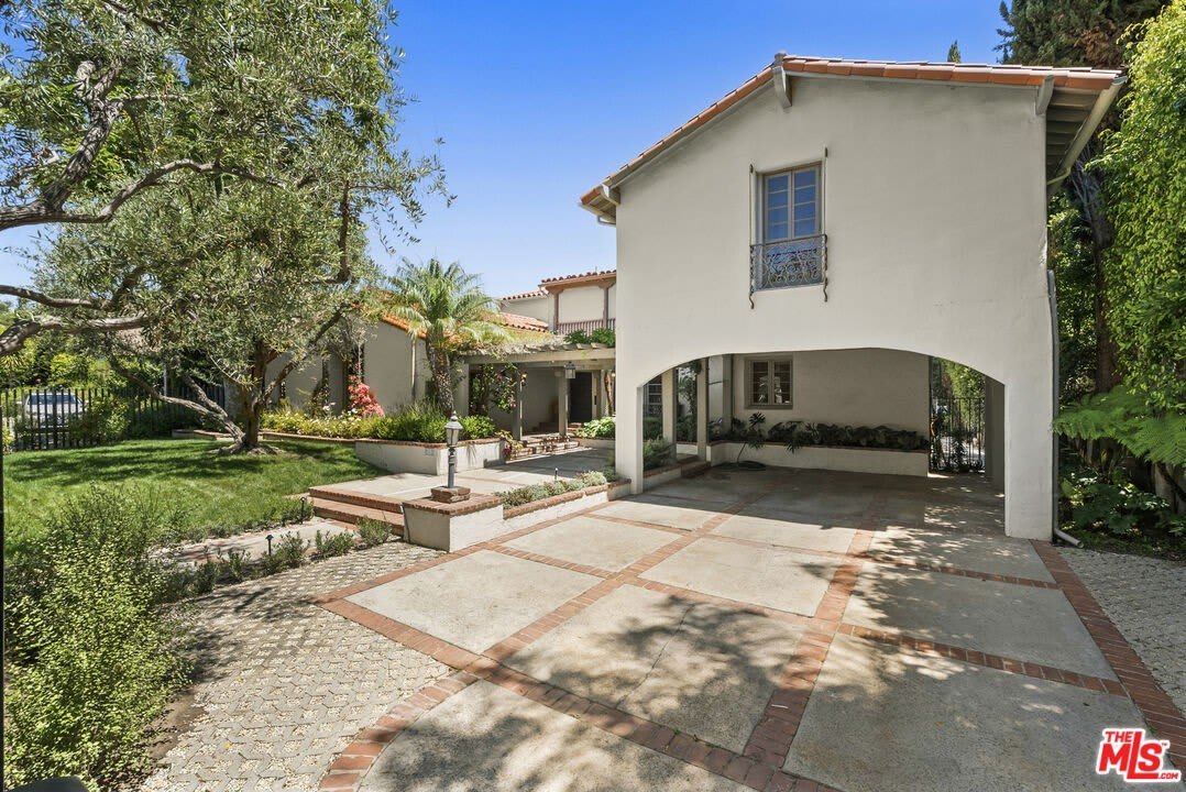 512 N Palm Dr – photo 2