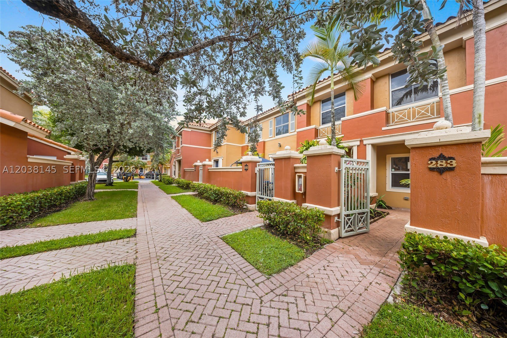 11411 NW 60th St – photo 2
