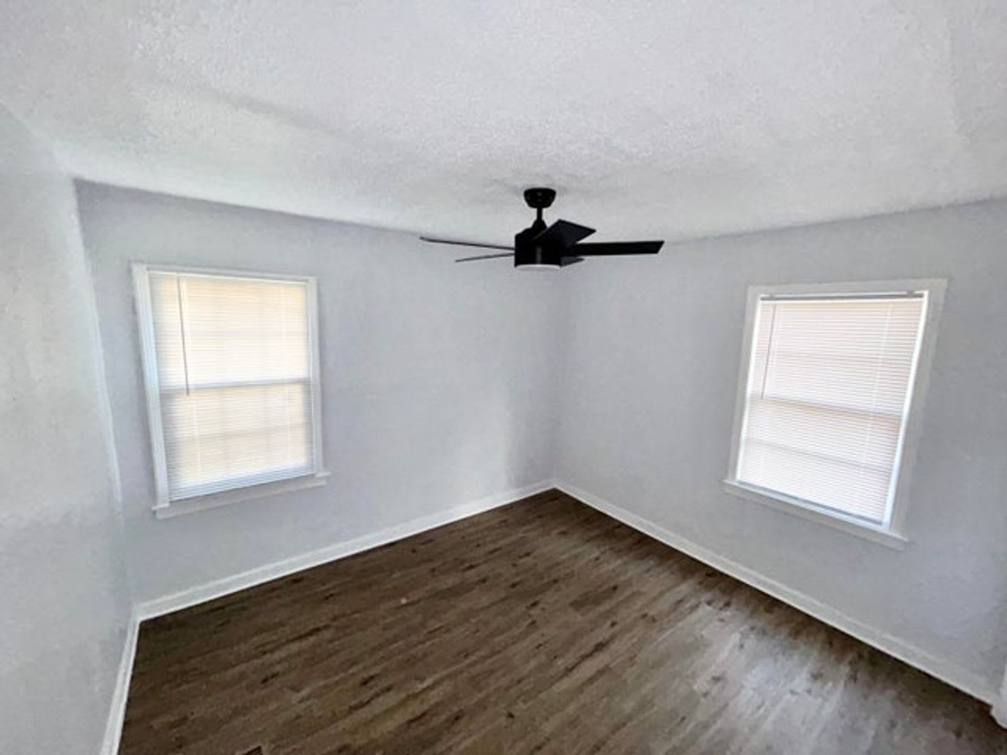Quaint 4 bed 2 bath home – photo 3