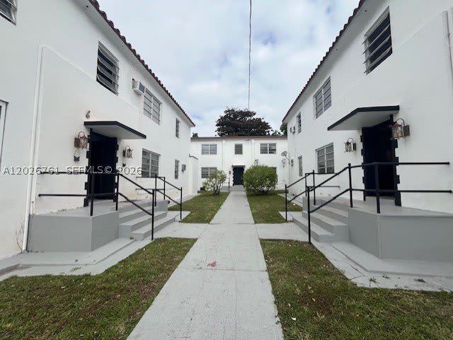 541 SW 7th St – photo 1