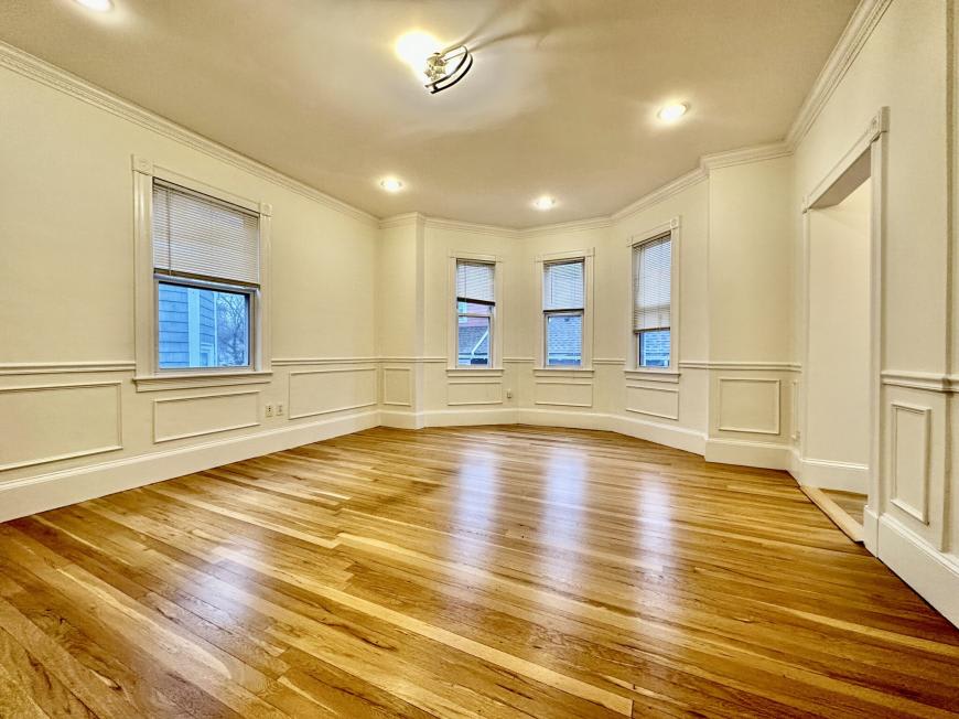 8 White Ave. – photo 4