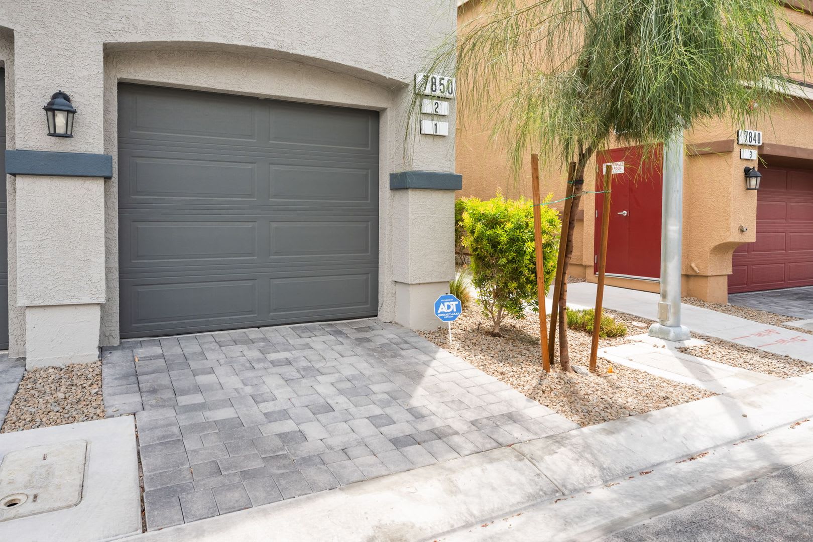 2-Bed, 2-Bath w/ 1-Car Garage – photo 3