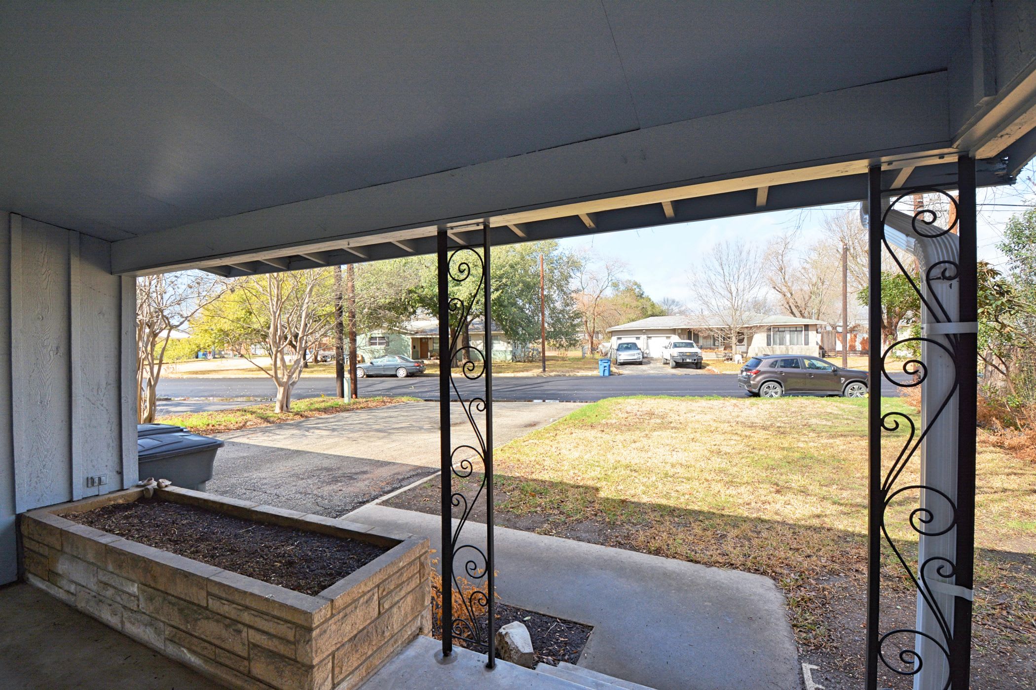 571 West Merriweather Street – photo 2