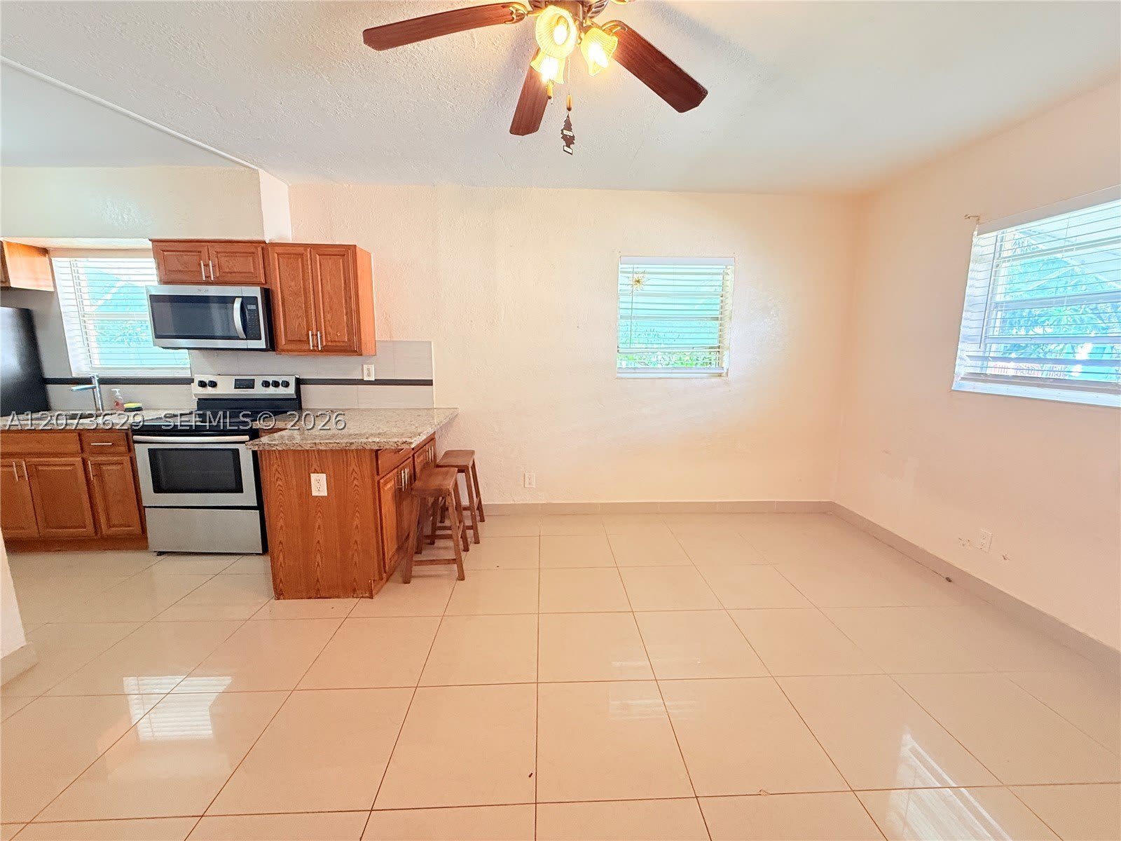 326 NE 6th St – photo 2