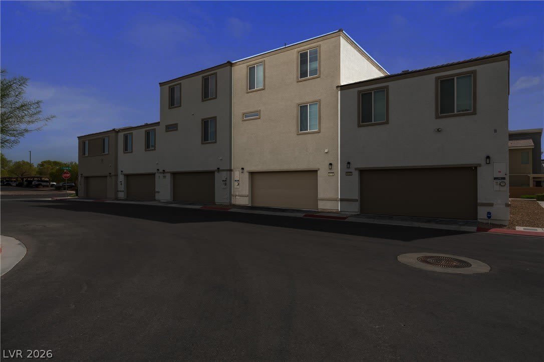 6118 Garden Oasis Street – photo 2