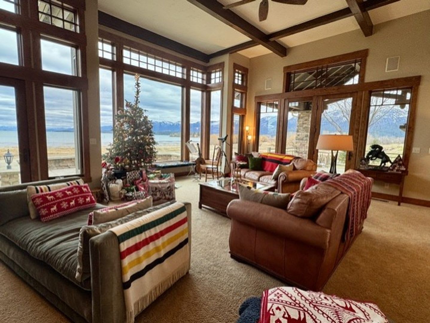 Fully Furnished Executive Home With Lake Views Located In Gated Community In Polson Available Sept 14Th May 31St 2027 – photo 2