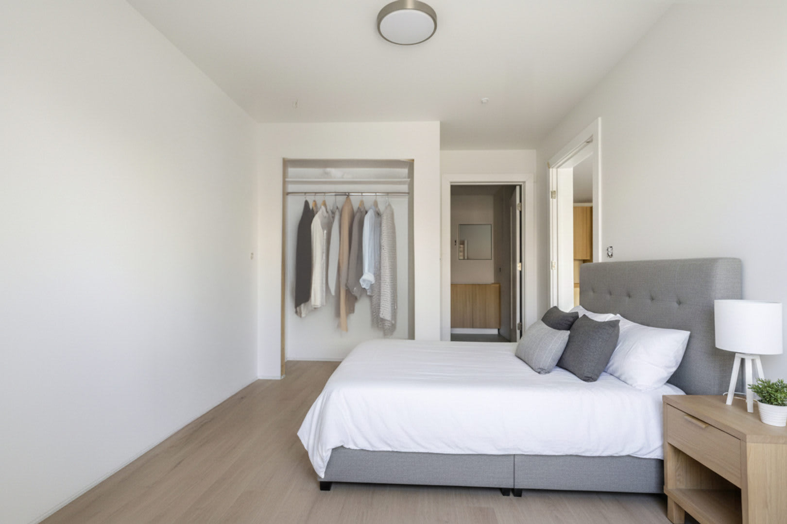 Brand New Build! 1,2,3 Beds Available!! Minutes from BU!! – photo 2