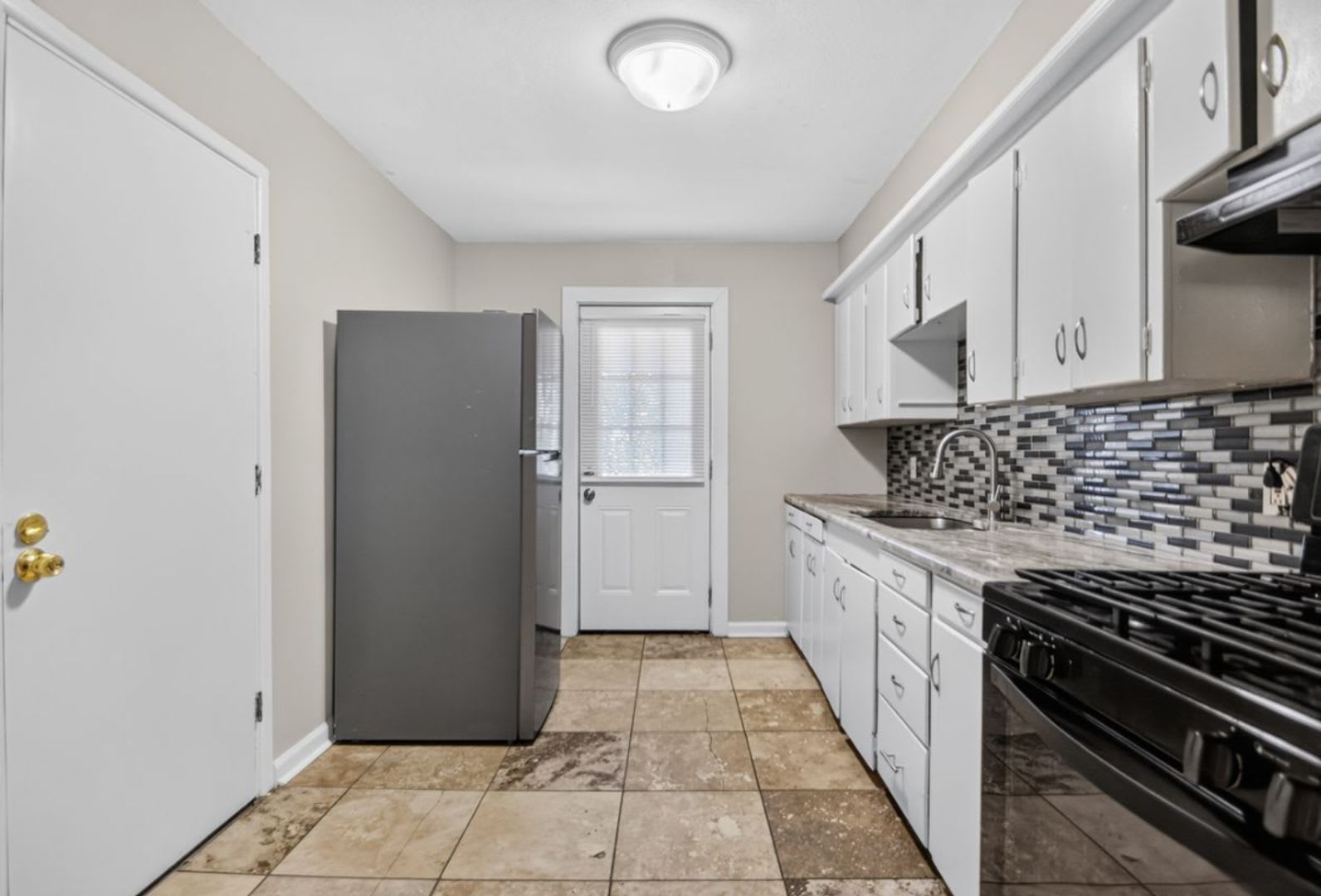 Charming 3-Bedroom Home in a Convenient Little Rock Location – photo 2
