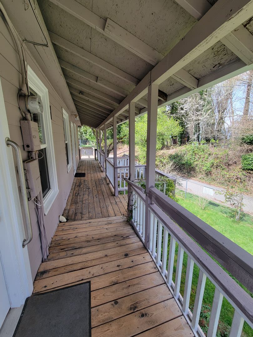 Sweet Two Bedroom Home Minutes from Downtown Port Orchard! – photo 3