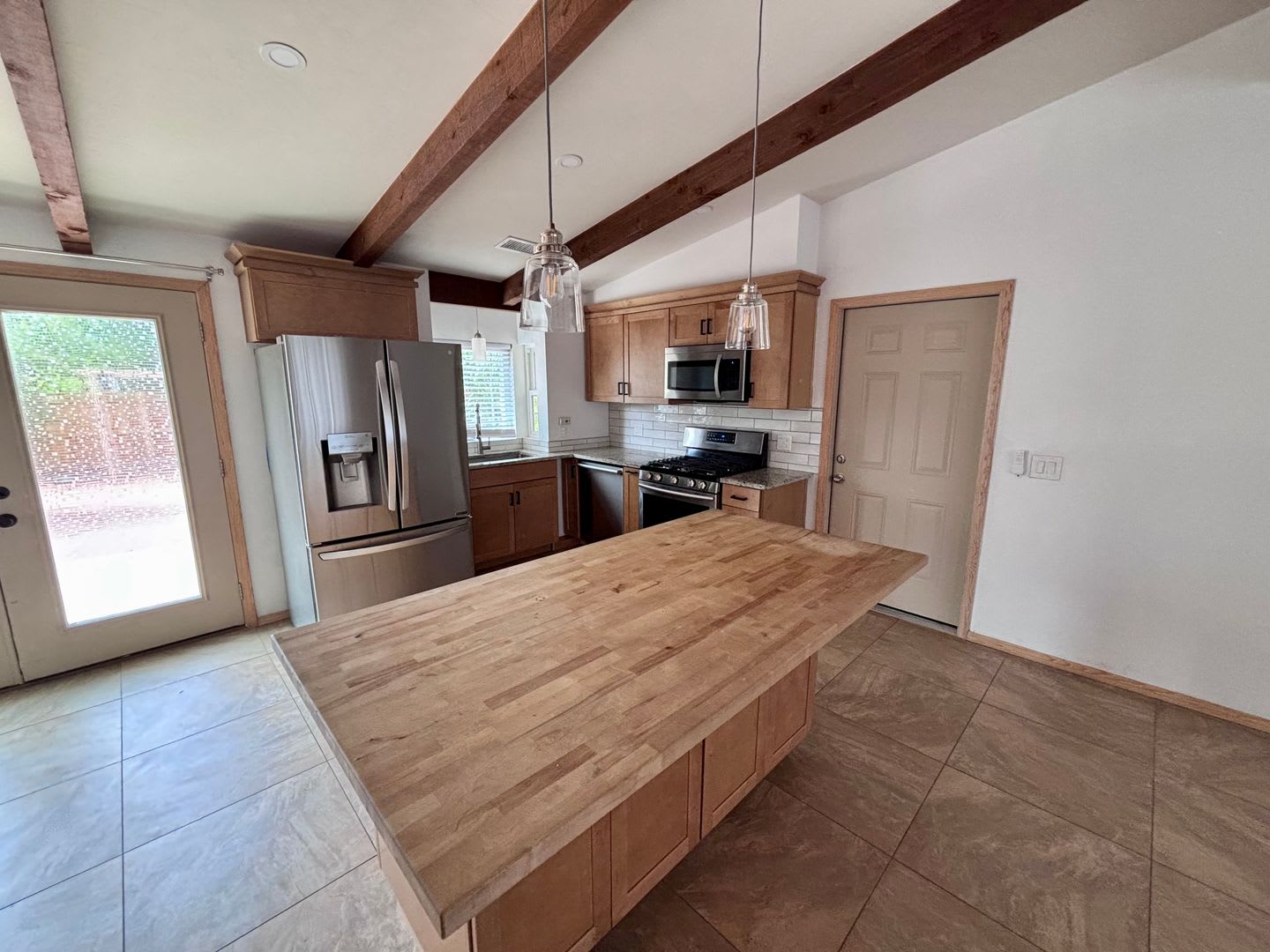 Unfurnished 1 Year Long Term Rental – photo 5