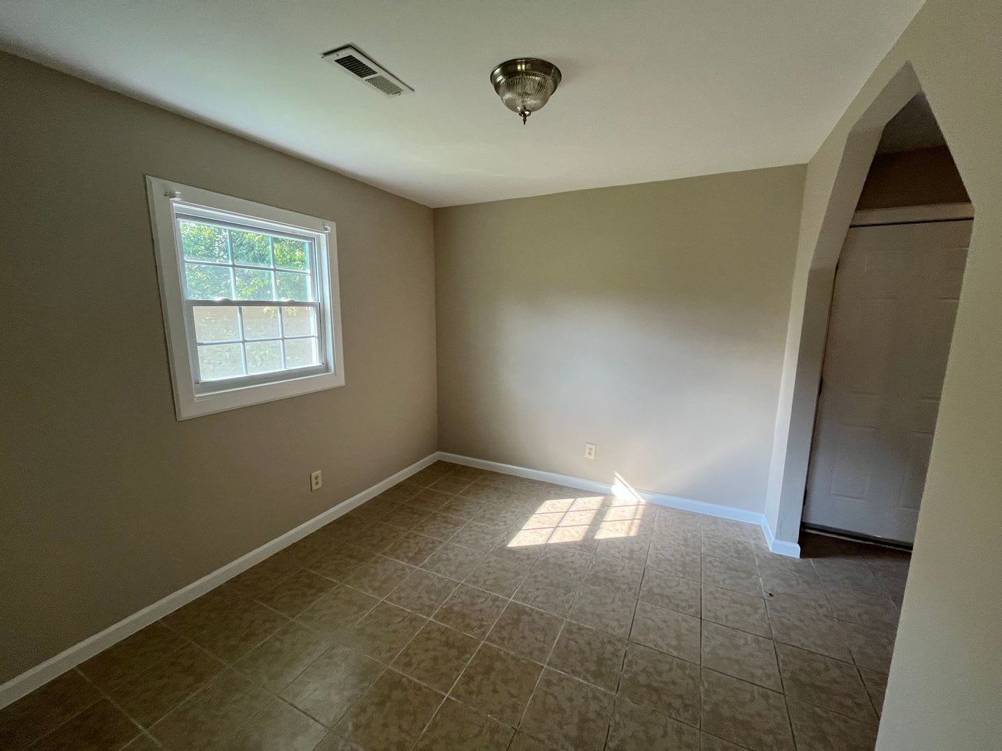 Three Bedroom Home Within Walking Distance to Alabama A&M – photo 4