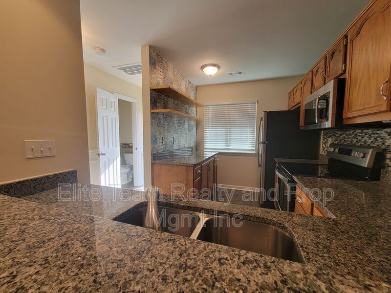 3811 Mosscroft Lane – photo 5