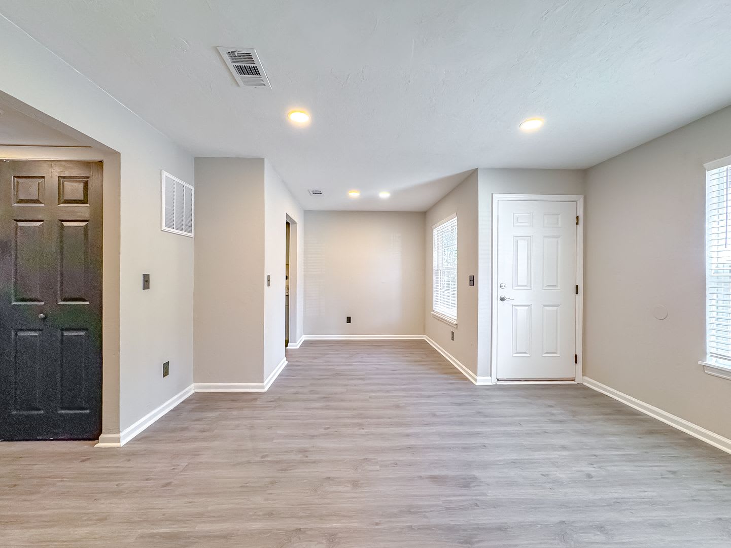 COMPLETLEY RENOVATED 1/1 FOR ONLY 1100$ – photo 2