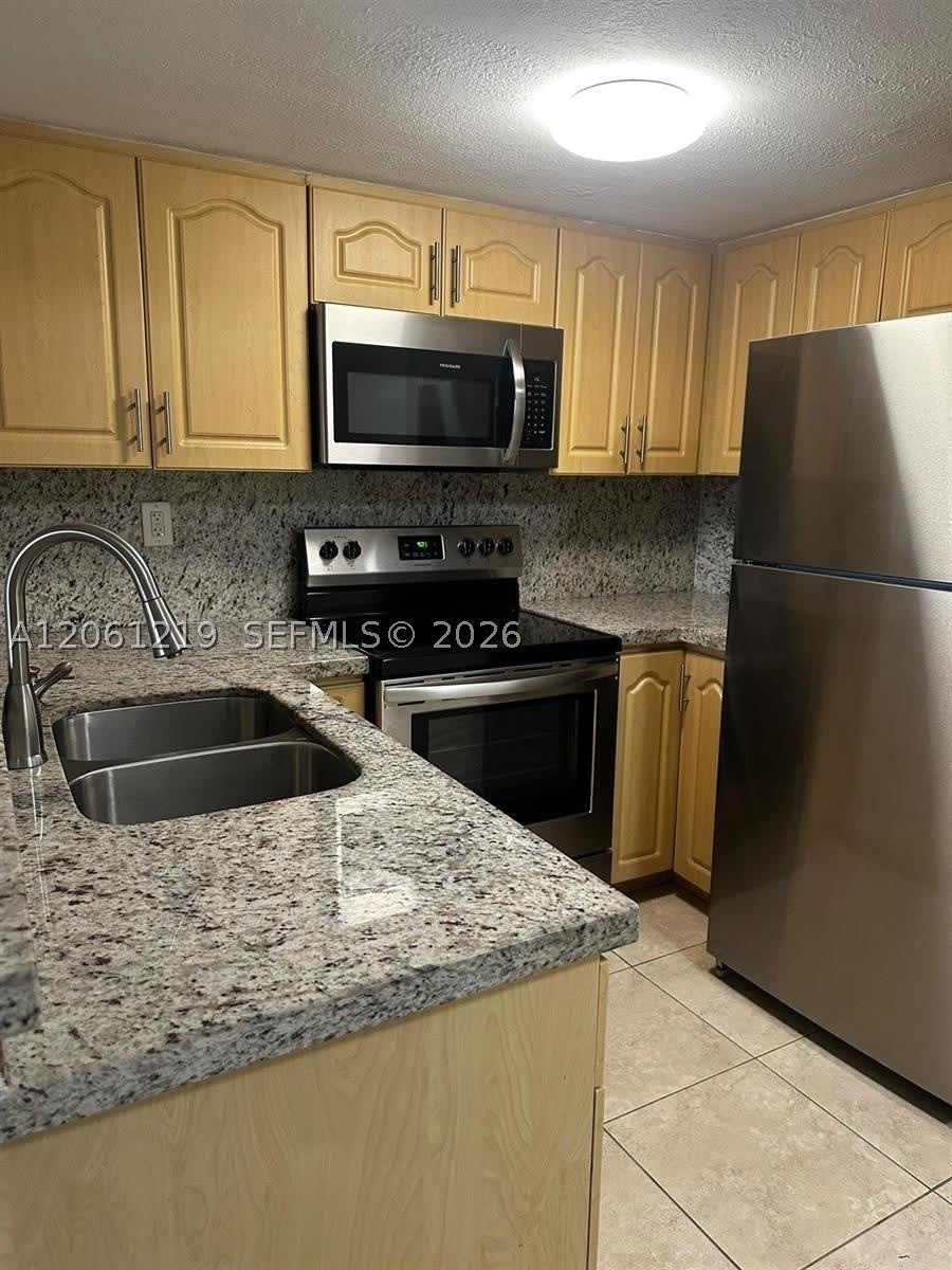 8660 NW 6th Ln – photo 4