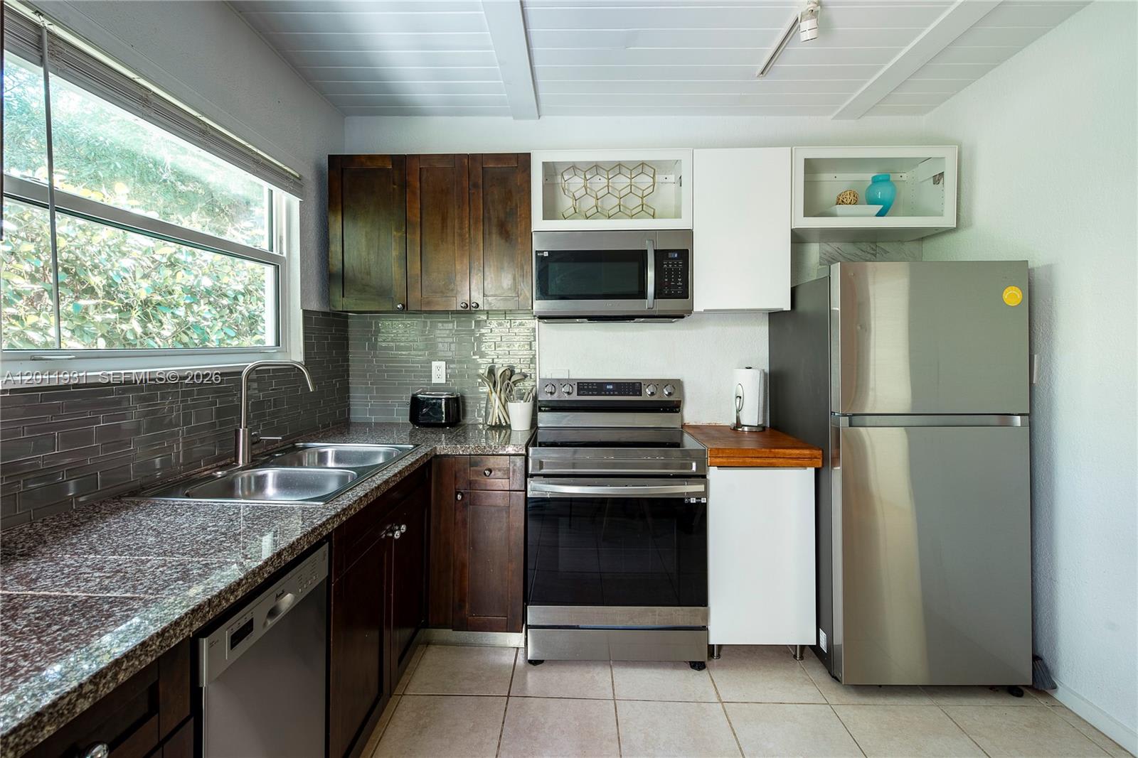 3665 Oak Avenue – photo 2