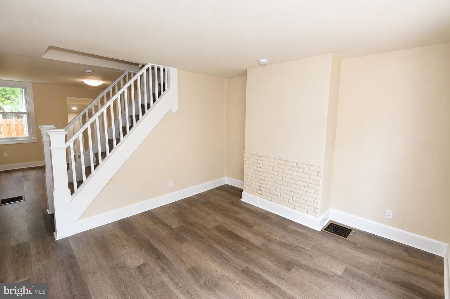 319 YORK Street – photo 3