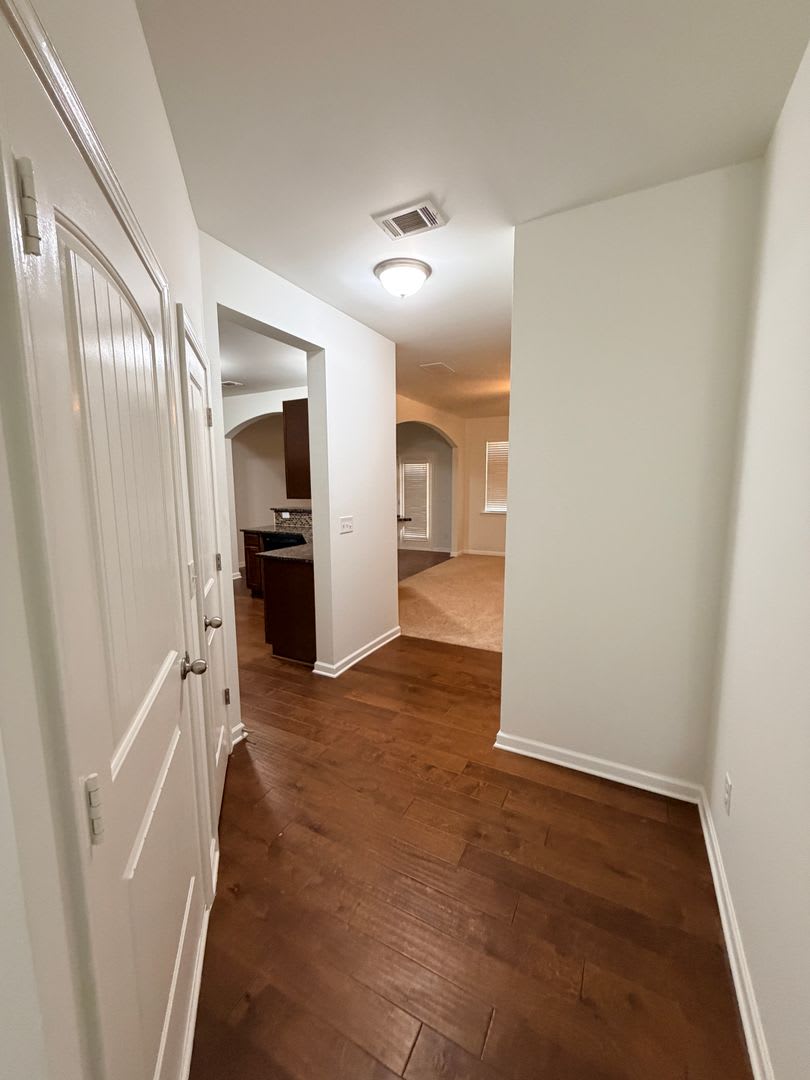 NEW LISTING – photo 2
