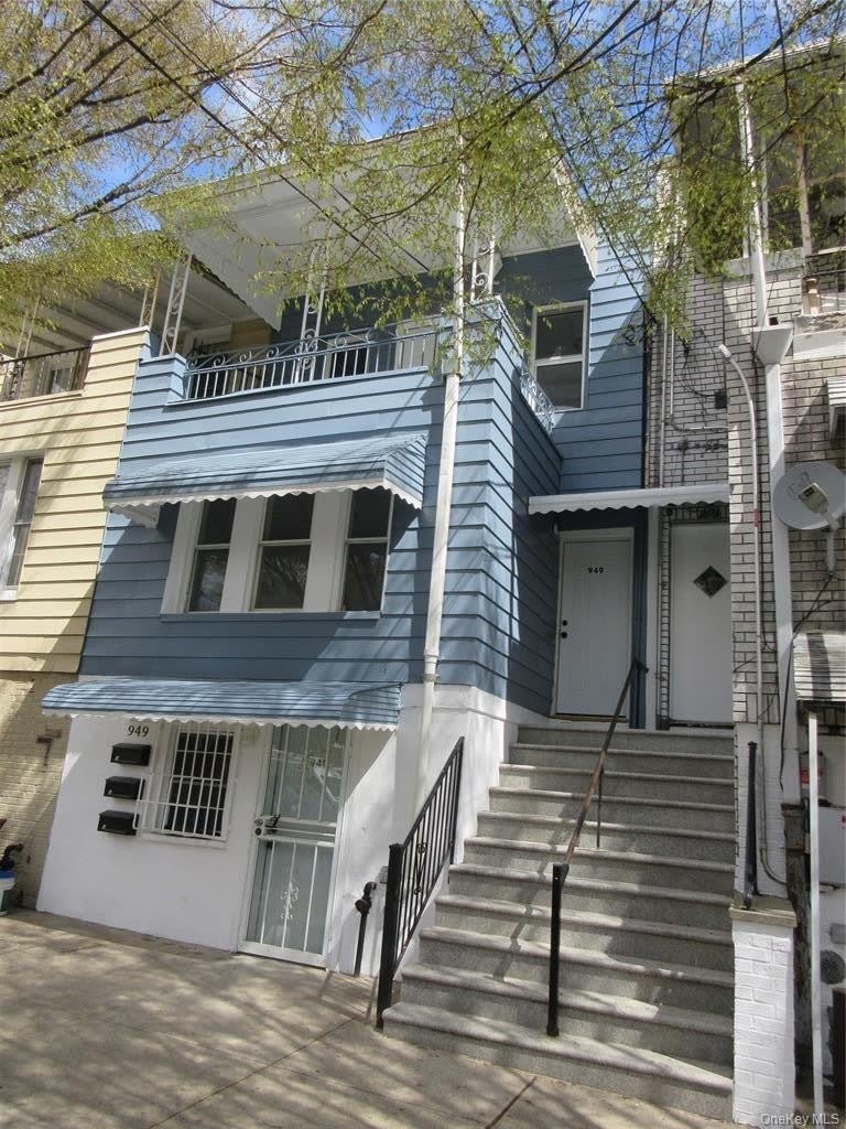 949 E 213Th Street – photo 1