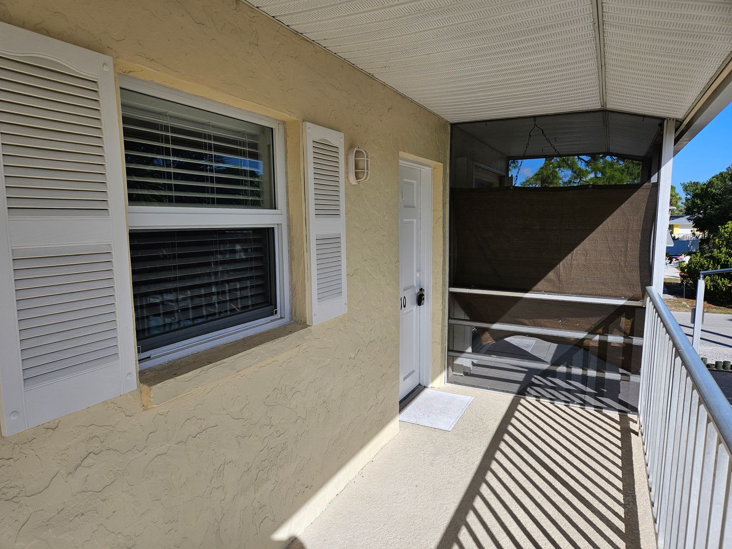Annual Unfurnished 2Nd Floor Condo For Rent On Venice Island – photo 2