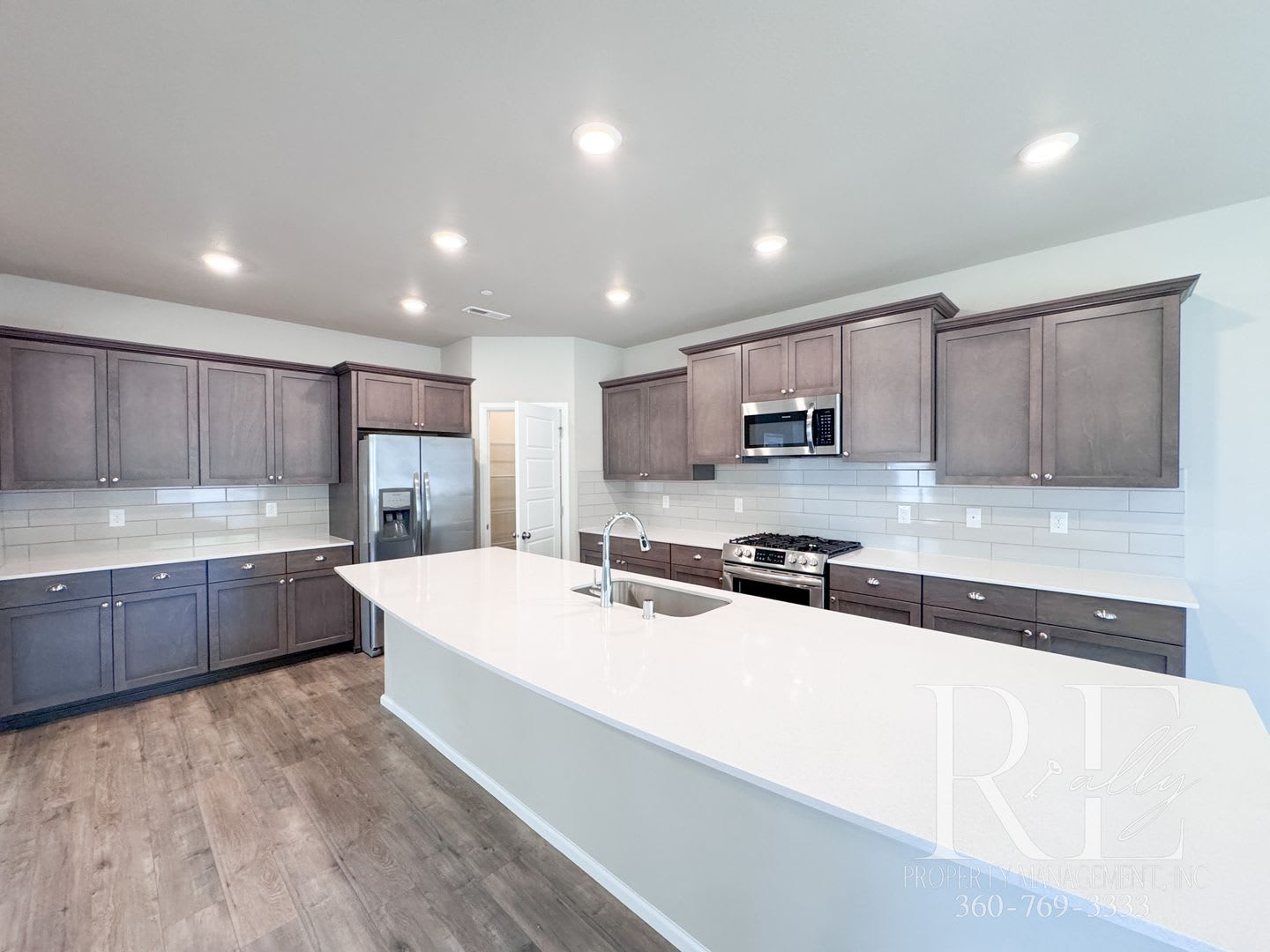 Luxury 4-Bedroom Home with Loft, 10' Ceilings, Gourmet Kitchen & Premium Upgrades – photo 5