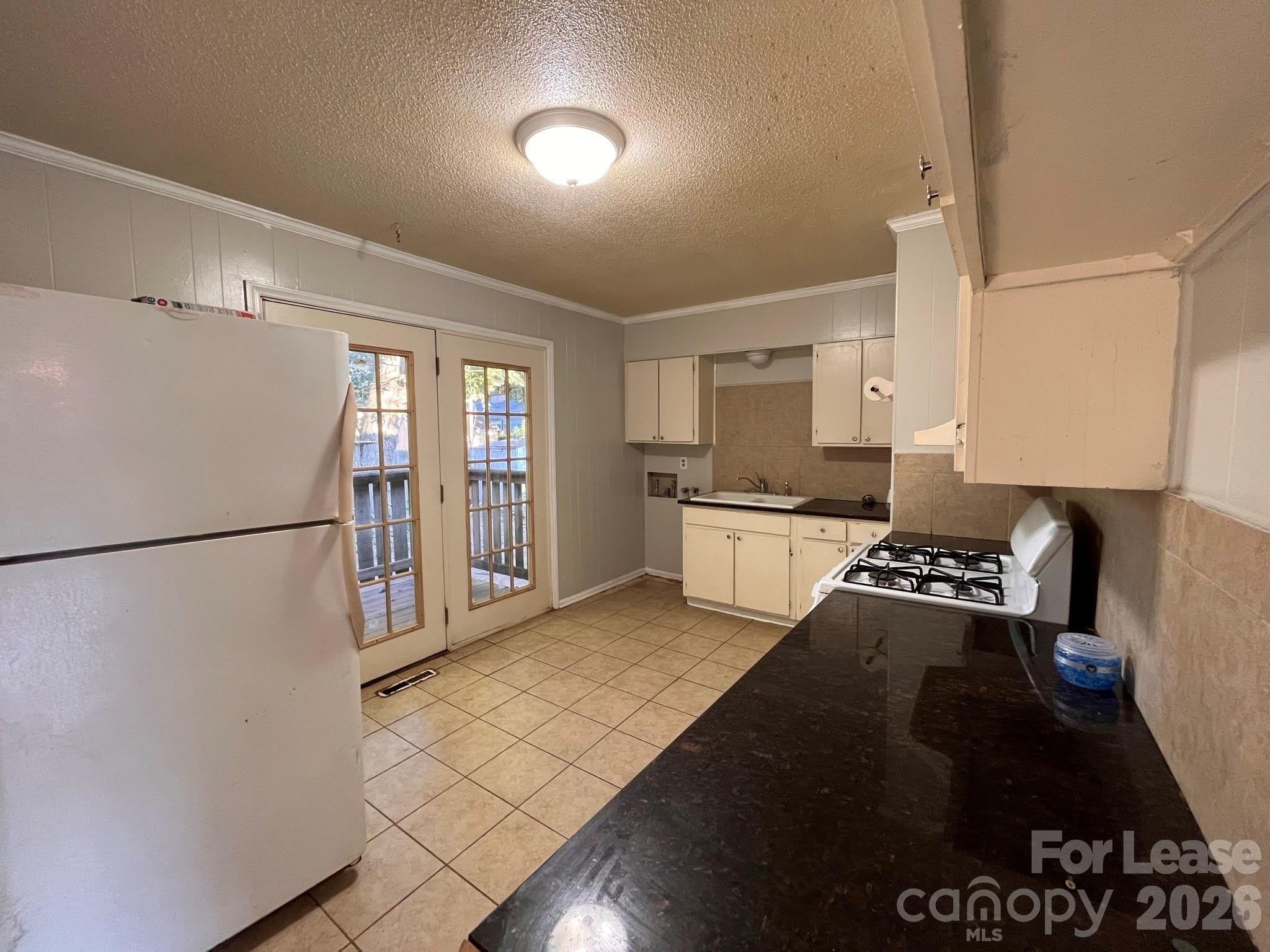 1144 Ellen Avenue – photo 3