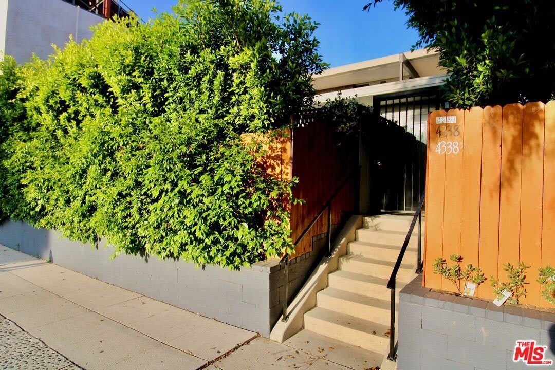 4336 Laurel Canyon Blvd – photo 2