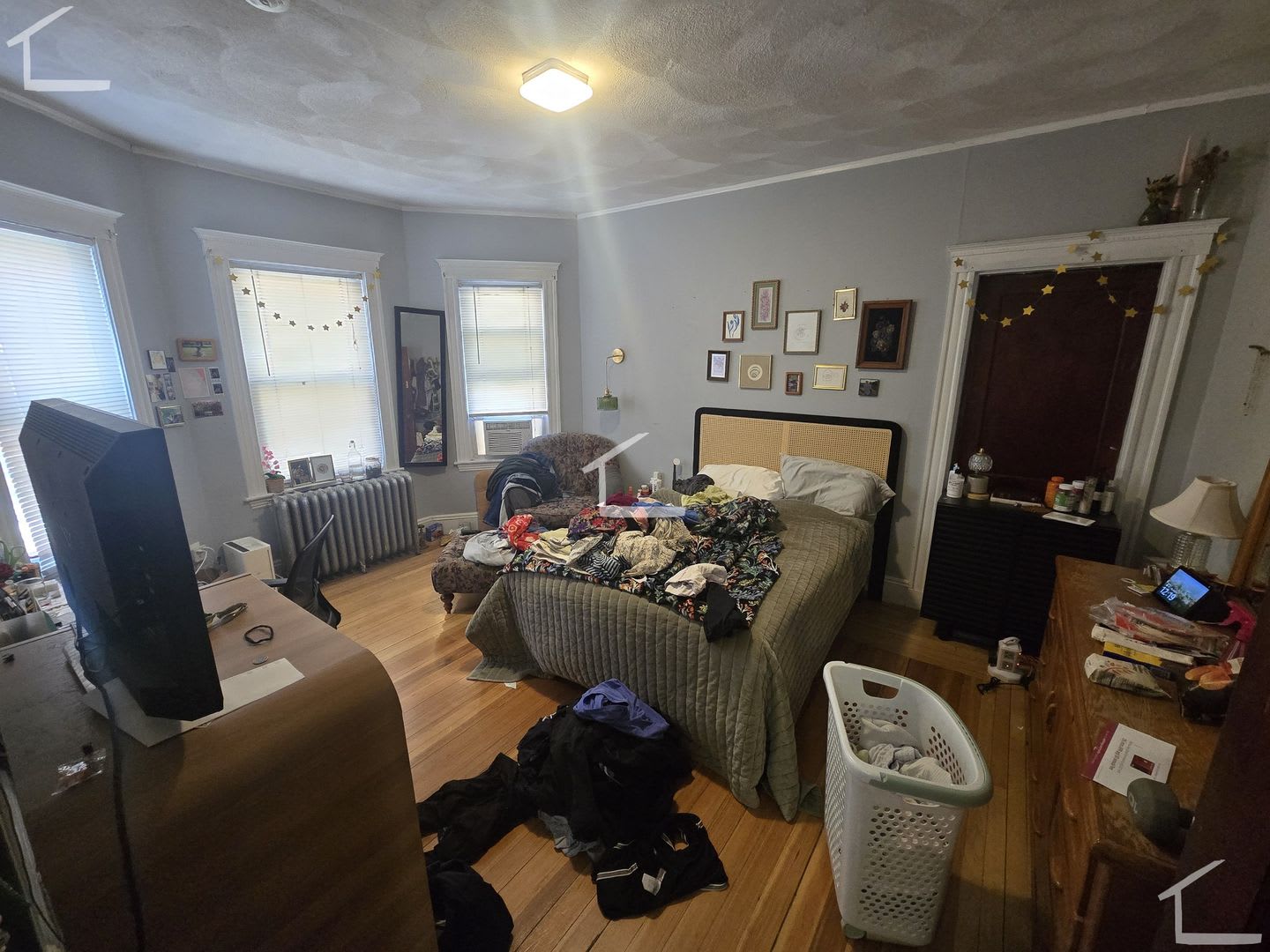 Large 3 bed in Allston – photo 2