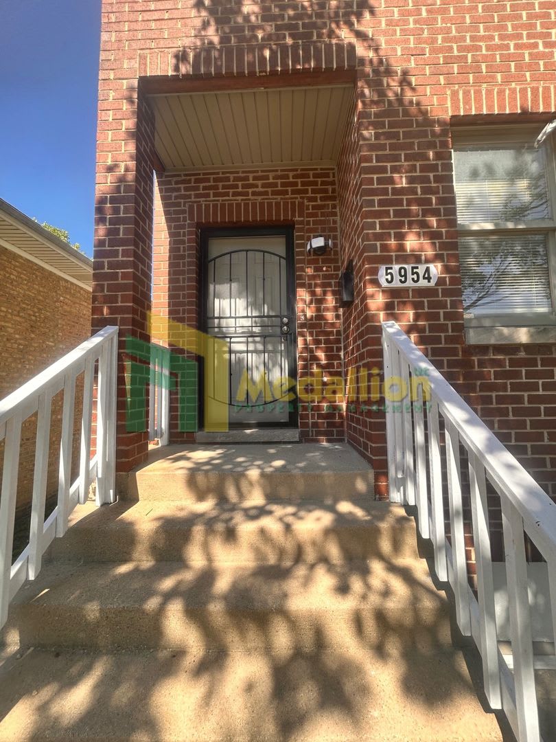 Spacious 4-Bedroom Home with Additional Living Space – photo 2