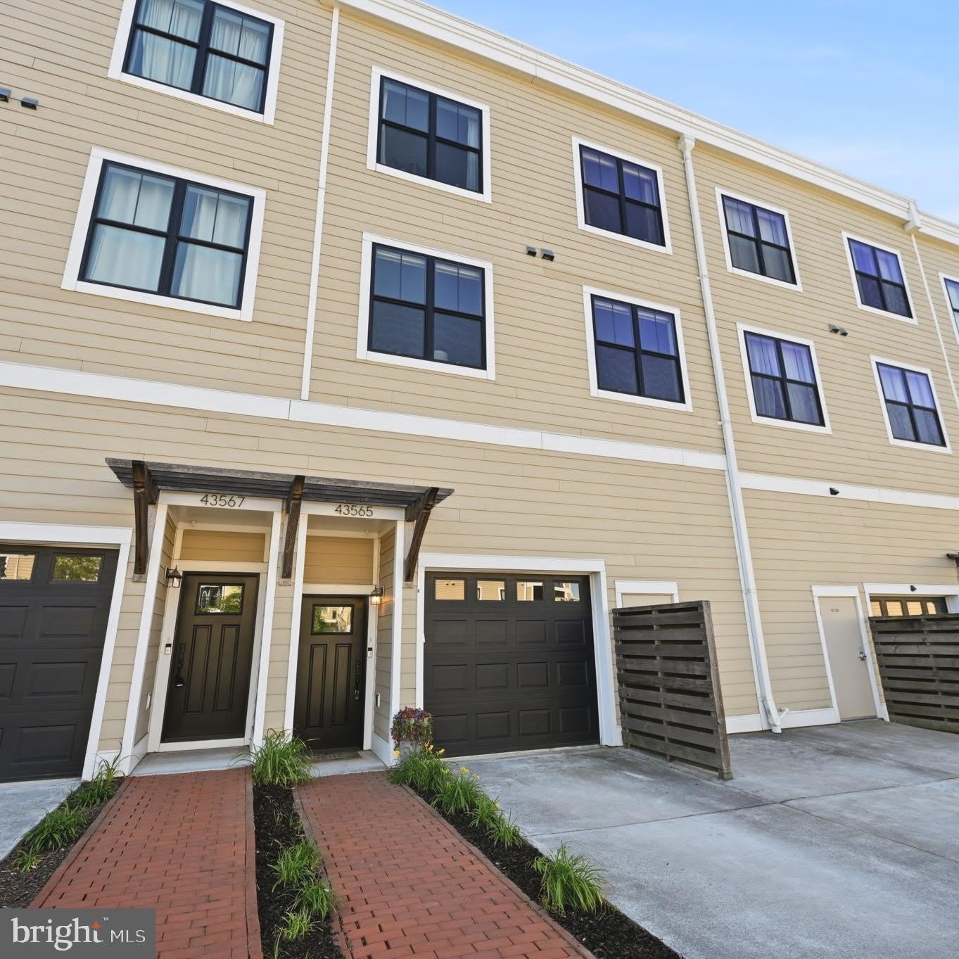 43565 Michigan Square – photo 2