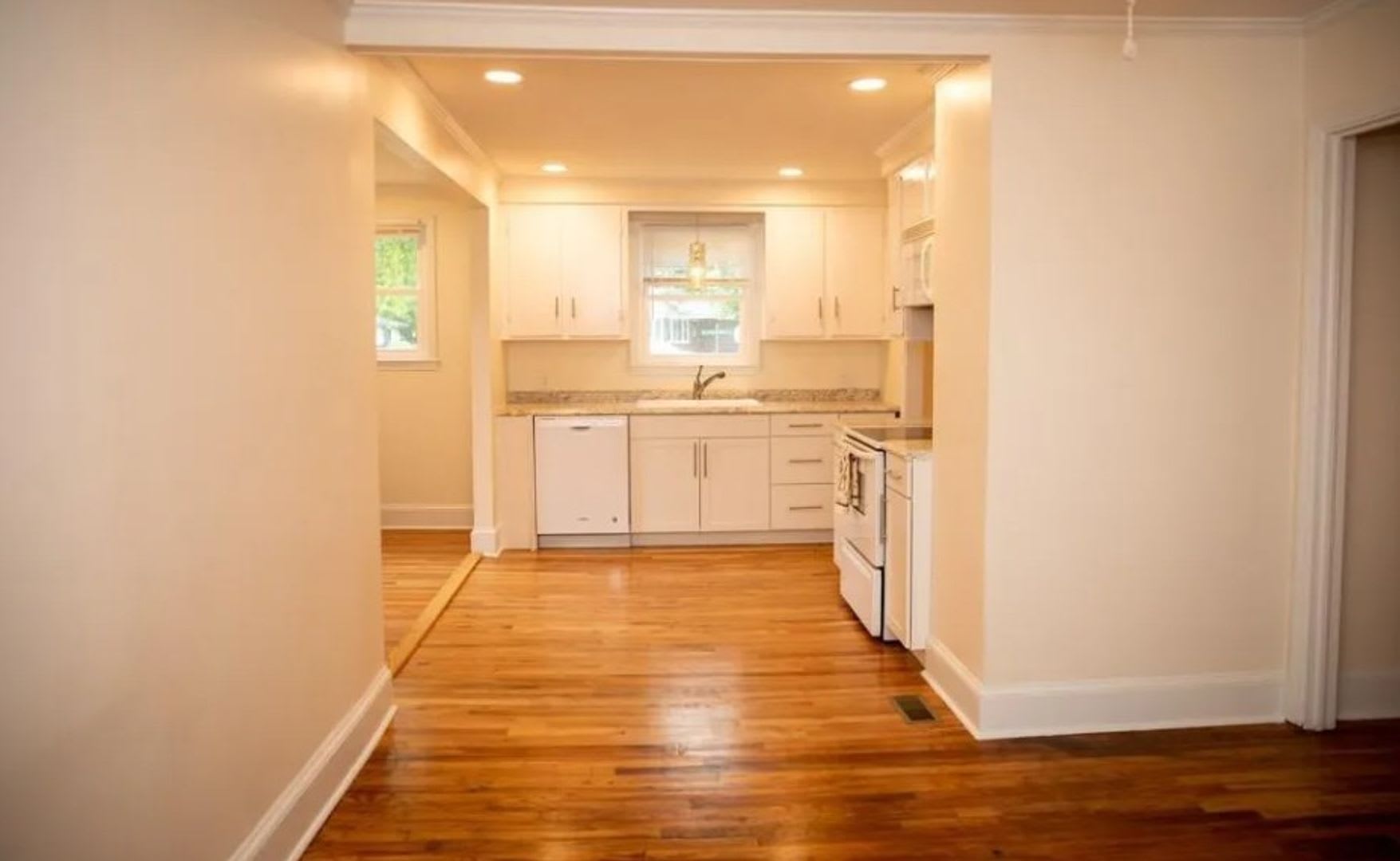 FOR RENT 1420 S Kilbourne Rd – photo 4
