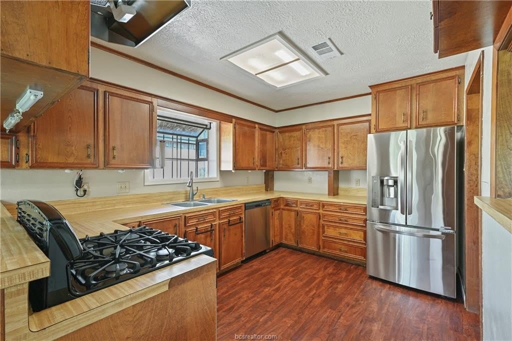 2505 Rustling Oaks Drive – photo 3